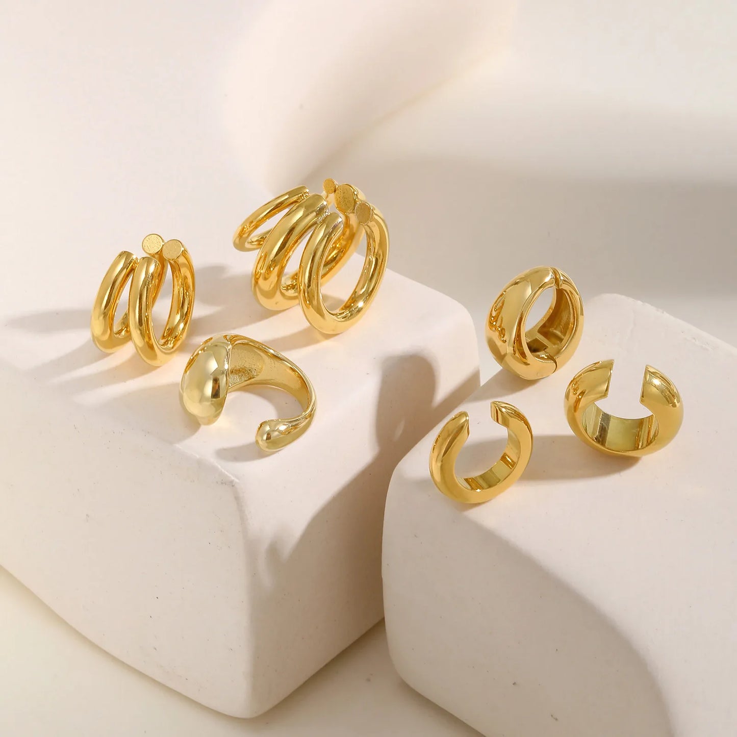 C-shaped Glossy Classic Gold Color Single Earring
